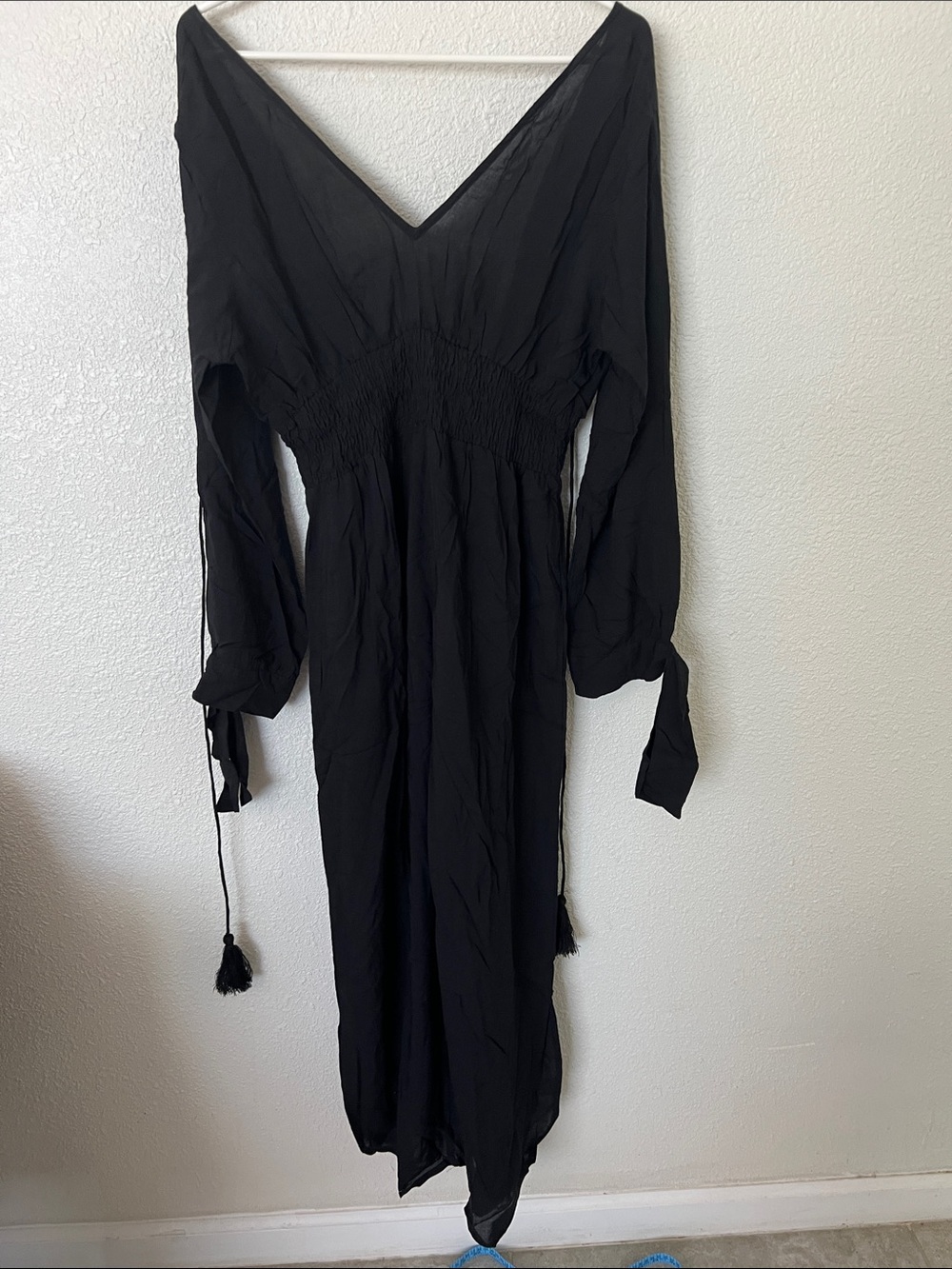 Black V-Neck Jumpsuit with Smocked Waist Sz L. Cute features